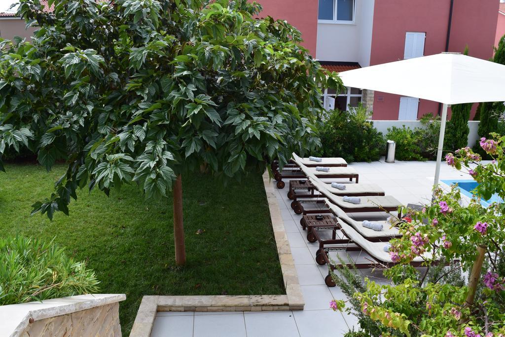House Novalia Hotel Novalja Exterior photo